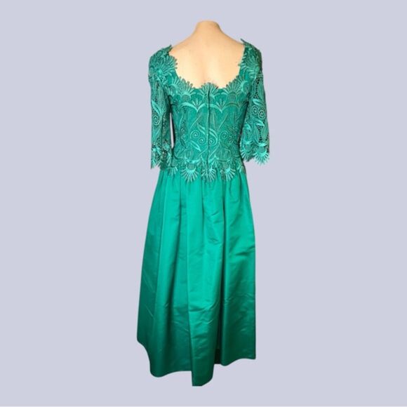 Vintage Rizik Bros. Emerald Green Evening Gown with Lace Bodice - Picture 2 of 8